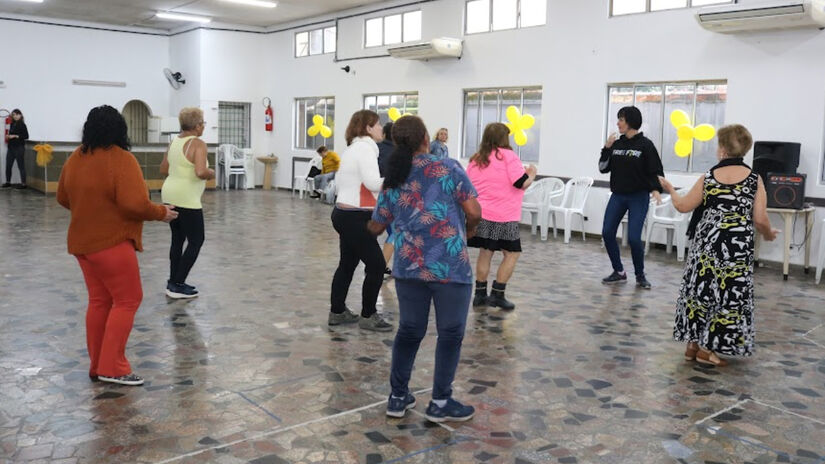 O Pelotão da Saúde conta com grupos de caminhada organizados nas policlínicas / Divulgação/PMS