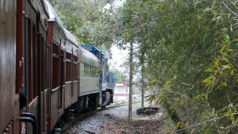 O trem turístico oferece um verdadeiro mergulho no passado / Divulgação/tremdeguararema.com.br
