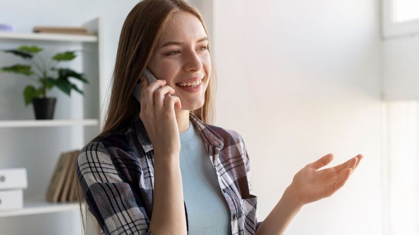 Especialistas explicam que celulares emitem radiações não ionizantes, semelhantes às de rádio e micro-ondas  de baixa frequência, mas ainda alvo de estudos científicos. Freepik