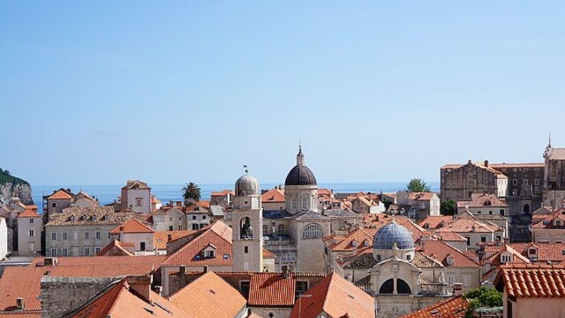 Reconhecido como Patrimônio Mundial pela UNESCO, o Centro Histórico de Dubrovnik agora proíbe turistas de arrastarem malas de rodinhas pelas ruas de pedra. Wikimedia Commons/Ponor

