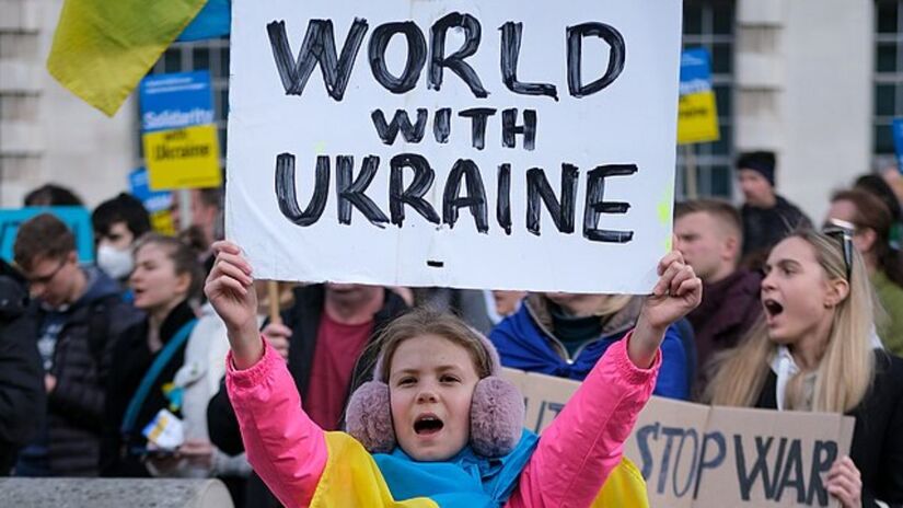 A guerra entre a Rússia e a Ucrânia, iniciada oficialmente em 2022, continua sendo um dos conflitos mais letais e estratégicos da atualidade na Europa. Wikimedia Commons/Alisdare Hickson