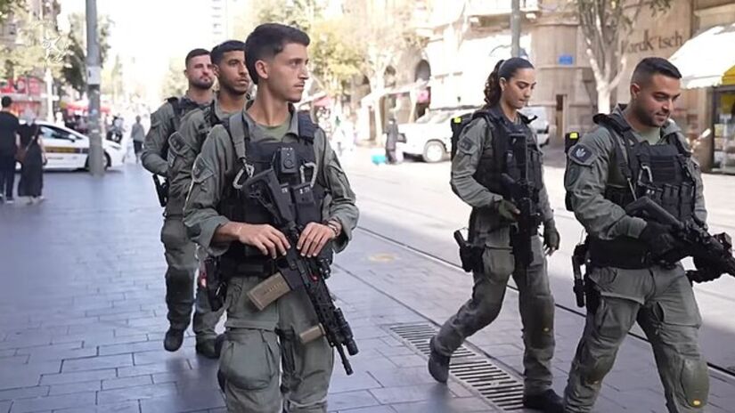 O conflito entre Hamas e Israel, intensificado após os ataques de outubro de 2023, permanece com graves impactos humanitários em 2026. Wikimedia Commons/Israel Police

