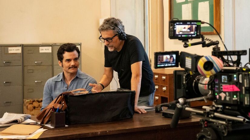 Wagner Moura e o cineasta Kleber Mendonça Filho não serão taxados pelo Governo, graças a uma Lei assinada pelo próprio Presidente Lula em 2007 (Victor Jucá/Divulgação)