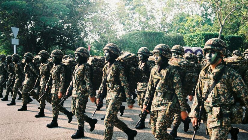 O treinamento reúne diferentes plataformas da FAB, como os caças A-1M e A-29 Super Tucano, além das aeronaves de vigilância E-99M e R-99, reforçando a integração entre sistemas e equipes. Unplash/Yusuf Sabqi
