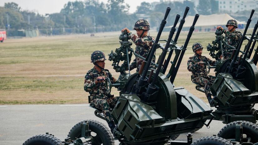 Na segunda fase do exercício, militares realizam operações de Supressão de Defesa Aérea Inimiga (SEAD), com o objetivo de neutralizar radares e sistemas de mísseis. Unsplash/Sushanta Rokka
