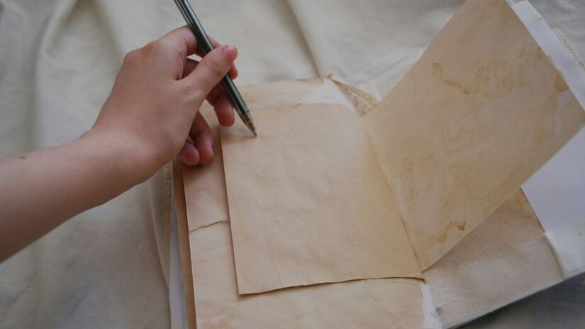 Pesquisa com mais de 1,1 mil voluntários analisou a relação entre lateralidade  a preferência por uma das mãos  e atitudes diante de situações competitivas. Unsplash/Anna Savina
