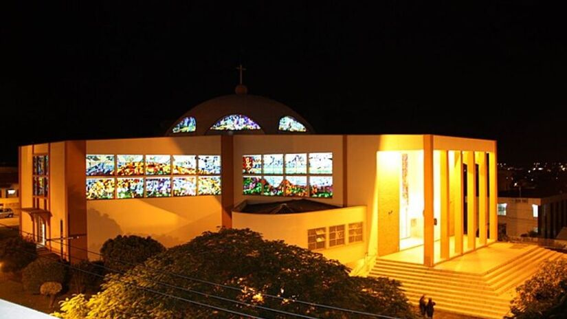 Com cerca de 117 mil habitantes, o município se consolidou como polo regional de serviços, educação e saúde, além de figurar entre as cidades mais seguras do país. Wikimedia Commons/Adrianoflorianopolis

