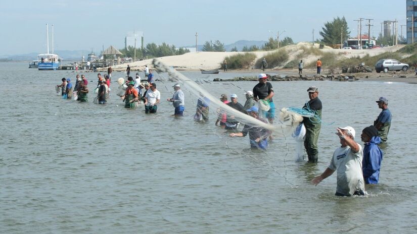 Apesar de parecer espontânea, a prática exige experiência/Prefeitura de Laguna/ Divulgação