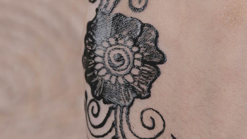 Muitas pessoas escolhem o desenho da mandala para tatuar como representação de equilíbrio entre corpo, mente e espírito. Unsplash/Mee Nee