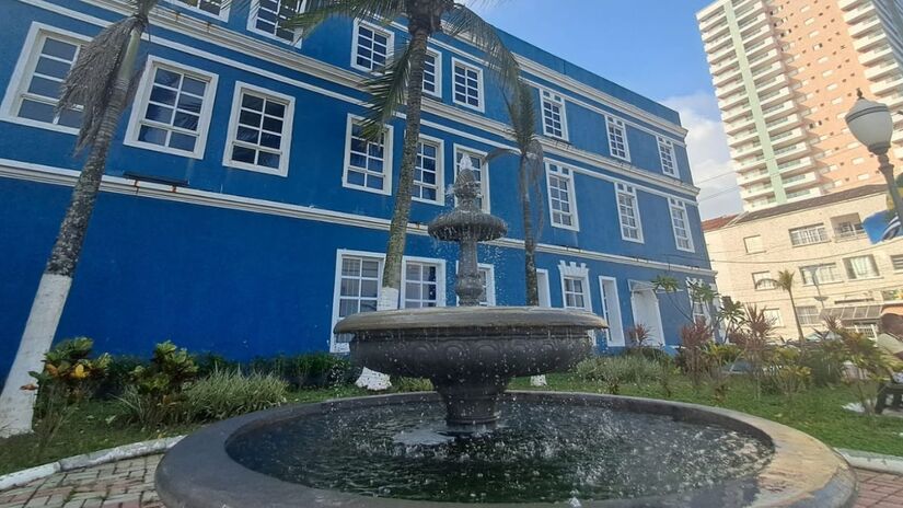 Construído em 1910, o Hotel Balneário Marinho recebia viajantes que enfrentavam a areia fofa de charrete para viajar pelo litoral/Márcio Ribeiro