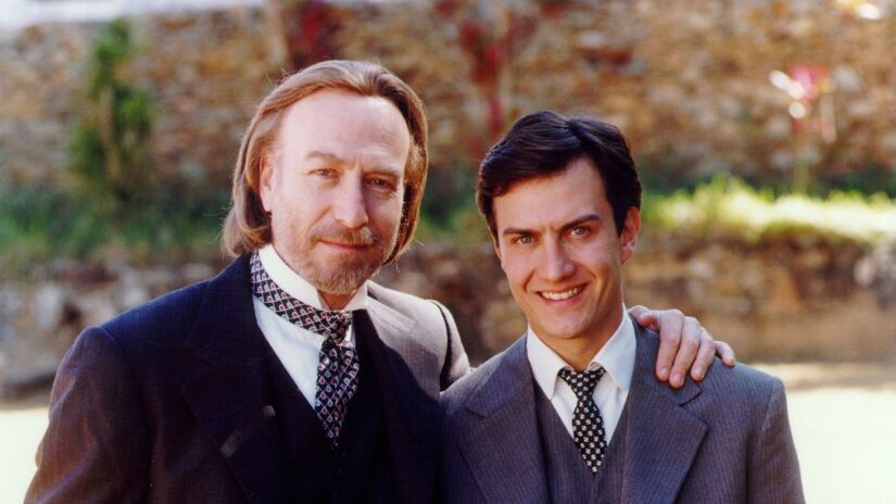 Altino (Odilon Wagner) e Augusto (Gabriel Braga Nunes)/Globo