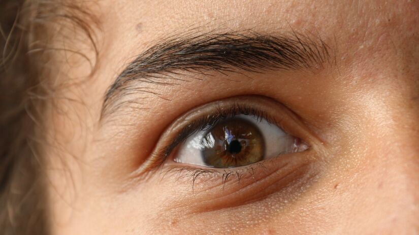 O formato das sobrancelhas pode mudar completamente a expressão do rosto / Pixabay