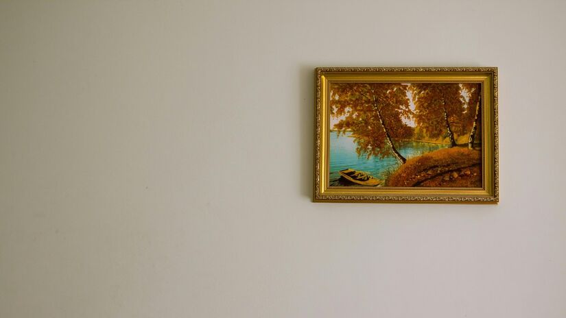 Com o novo revestimento, a parede passa a funcionar como um grande painel magnético / Pexels