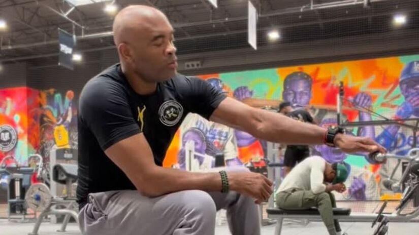 O ex-lutador tem publicado nas redes sociais registros da rotina na academia de polícia/Instagram