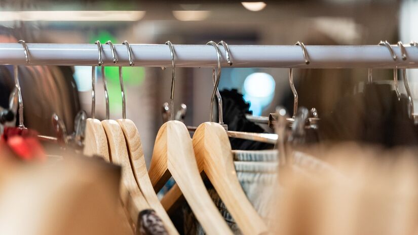 Discreto, mas essencial, o cabide tem uma história curiosa dentro das casas / Pixabay