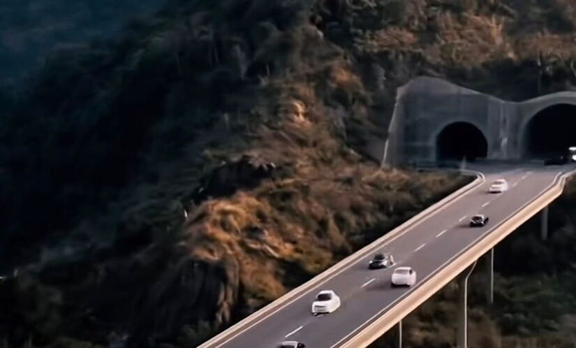 A duplicação atende a uma demanda de décadas. Hoje, o trajeto entre as duas cidades pode levar horas em feriados prolongados Reprodução/Redes sociais