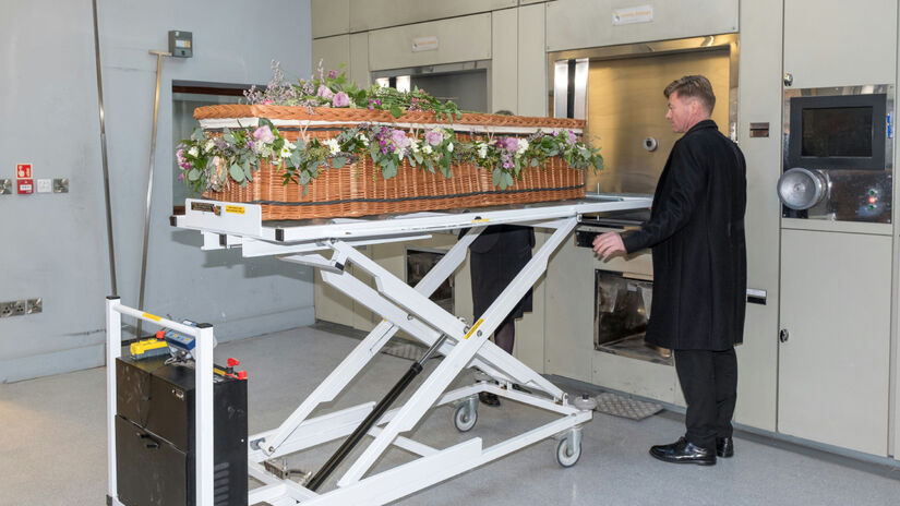 Na cremação tradicional, o corpo precisa ser incinerado em temperaturas muito elevadas durante duas a cinco horas / Unsplash/good_funeral_guide