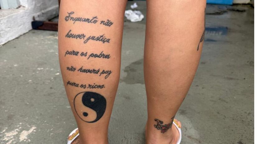 A suspeita foi presa no bairro Guarapá, em Itanhaém, pelos crimes de organização criminosa e associação ao tráfico de drogas. Divulgação/Polícia Civil