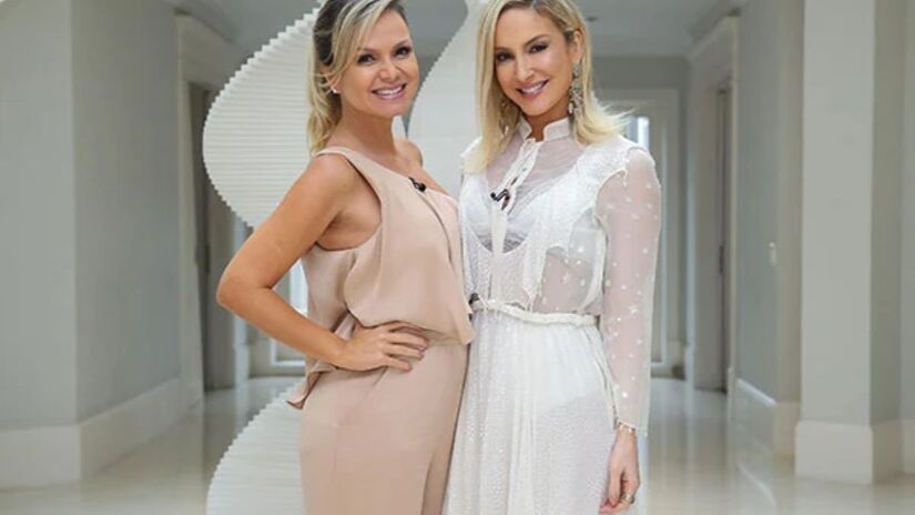 Área externa conta com piscina, jardim e espaço gourmet para receber convidados/Reprodução