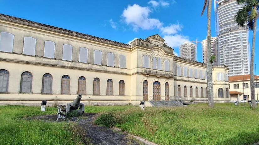 Com um acervo que conta, ao todo, com 1.400 itens, o destaque é uma ossada de baleia com 23 metros, além de tubarões, raias e outros animais marinhos(Nair Bueno/DL)