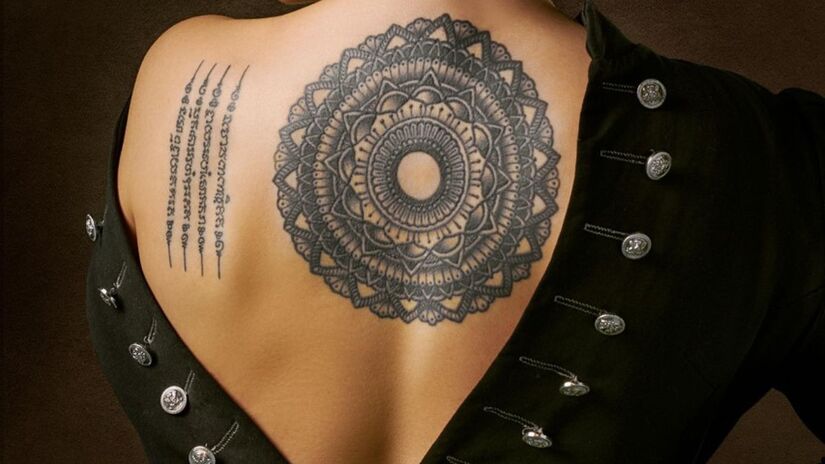 Com padrões circulares e simétricos, a tatuagem de mandala se tornou popular por unir estética e simbolismo. Pixabay/JJ-Jordan
