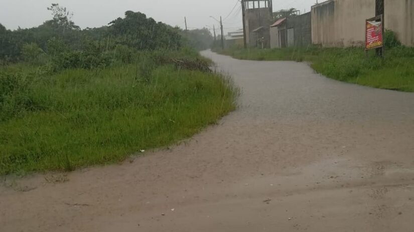 Moradores do loteamento Estância Santa Cruz estão sofrendo diversos problemas e prejuízos/Divulgação