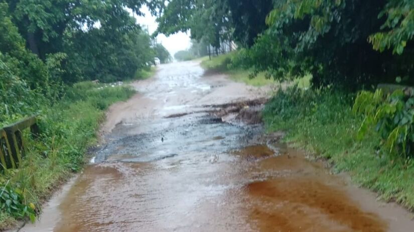 Nessas ações, o caminhão do cata-treco retirou mais de 70 toneladas de sedimentos e resíduos/Divulgação
