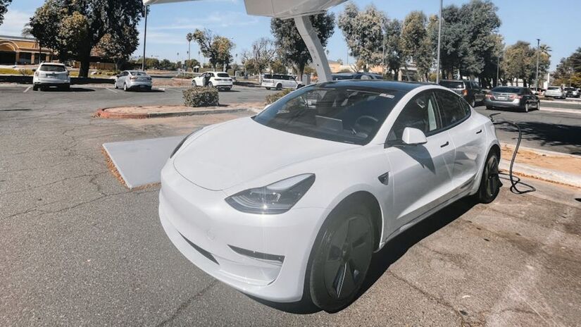 Com essa capacidade, &eacute; poss&iacute;vel um ve&iacute;culo carregar sua bateria em cinco minutos, com autonomia para percorrer 600 km (Kindel Media/Pexels)