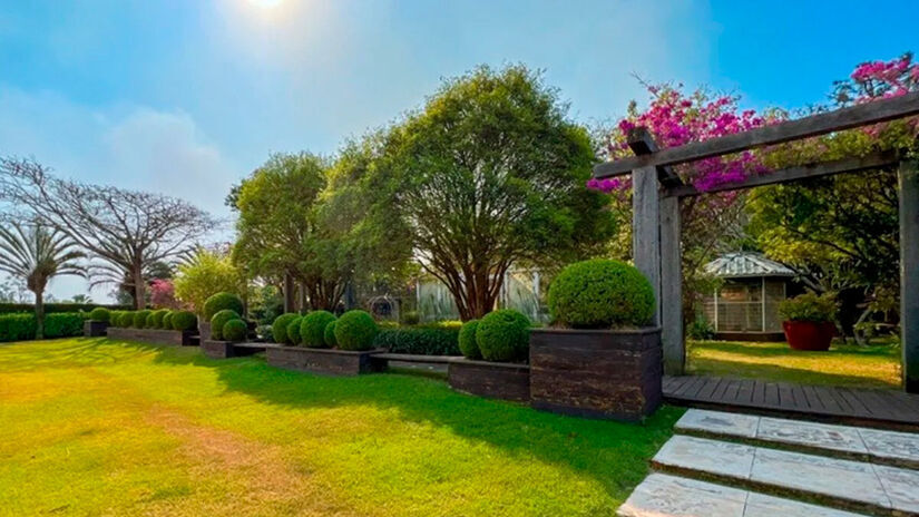 Residência de luxo conta com área externa voltada ao lazer e à privacidade no interior paulista/Reprodução