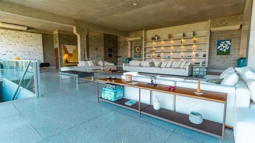 Casa em São Miguel dos Milagres reúne dez suítes, rooftop e piscina de frente para a praia /TripHomes