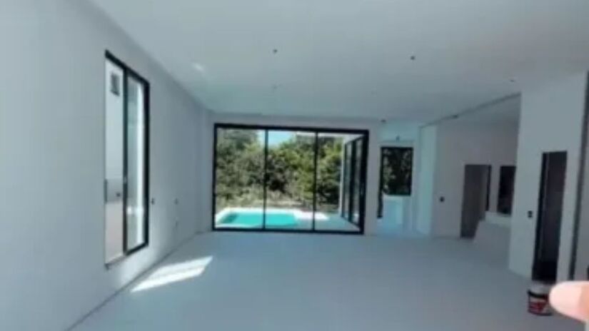 Mansão de Jonas Sulzbach em Alphaville reúne arquitetura moderna e ambientes integrados com vidro do chão ao teto/Reprodução