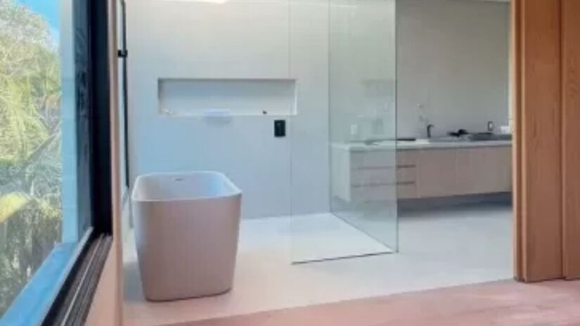 Casa fica em condomínio de alto padrão em Alphaville, região conhecida por abrigar celebridades/Reprodução