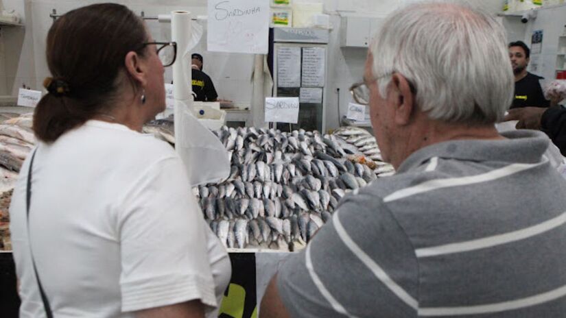 Mercado reúne diversos boxes com peixes frescos e frutos do mar /PMS
