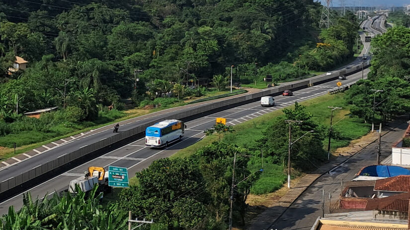 Do alto do mirante da Santa, a vista da Rodovia Padre Manuel da N&oacute;brega e do mar de Mongagu&aacute; &eacute; de tirar o f&ocirc;lego / M&aacute;rcio Ribeiro/DL