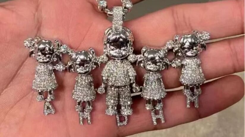 Neymar aparece com colar de iniciais e detalhe vira assunto nas redes /Reprodução