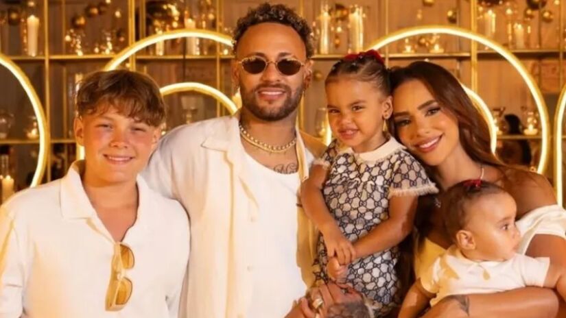 Pingentes também homenageiam os filhos Davi Lucca, Mavie, Mel e Helena /Reprodução