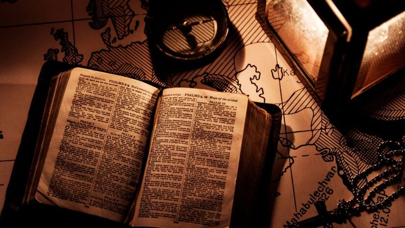 Vidente ganhou projeção após previsões envolvendo política e futebol internacional/Freepik