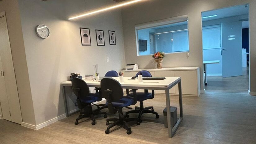 Escritório do Diário do Litoral tem ainda mais espaço, novas salas, espaços colaborativos e um novo estúdio (Júlia Macêdo/DL)