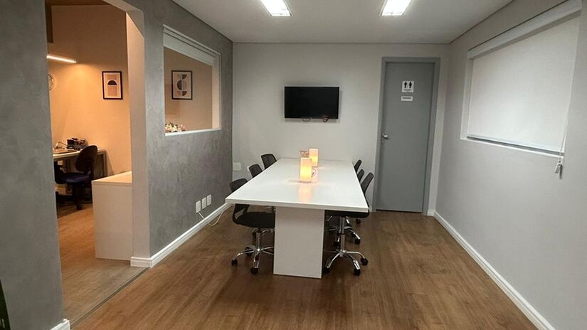 Escritório do Diário do Litoral tem ainda mais espaço, novas salas, espaços colaborativos e um novo estúdio (Júlia Macêdo/DL)