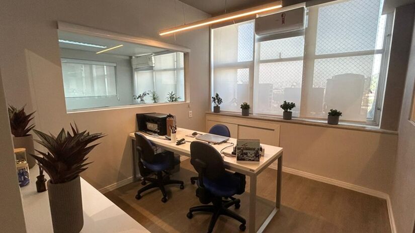 Escritório do Diário do Litoral tem ainda mais espaço, novas salas, espaços colaborativos e um novo estúdio (Júlia Macêdo/DL)