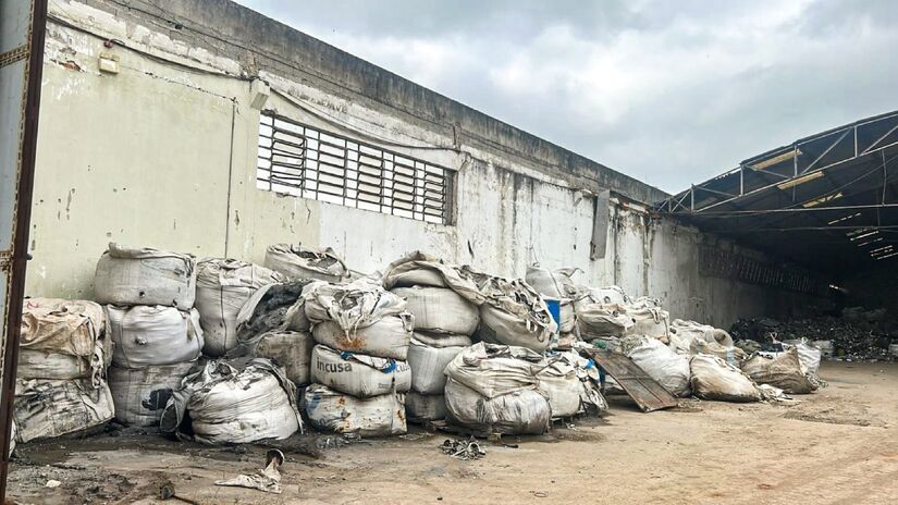 De acordo com a Polícia Civil, o esquema utilizava lacres clonados nos contêineres / Divulgação