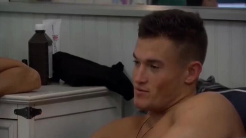 A situação apenas piorou com a falta de orientação certa,  enfrentando desafios com substâncias, mulheres e sexo