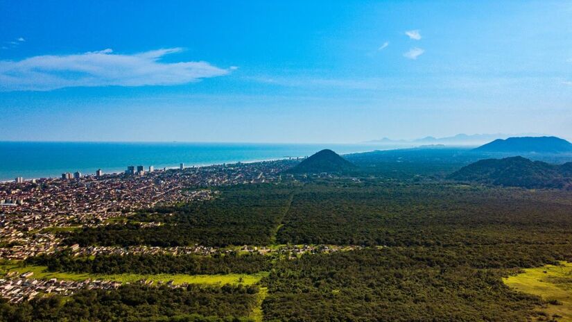 Visitantes encontram piscinas naturais corredeiras e áreas ideais para descanso longe da orla /PMM