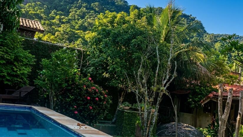 Ator Stenio Garcia vive há cerca de 20 anos em casa ampla e cercada por natureza no Camorim, zona oeste do Rio/Reprodução