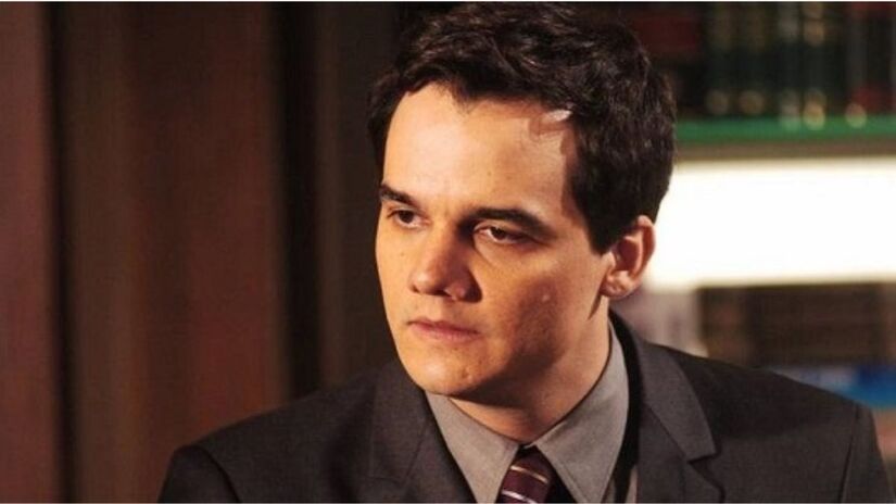 Um dos seus primeiros grandes papéis foi do vilão Olavo, na novela Paraíso Tropical (Rede Globo/Reprodução)