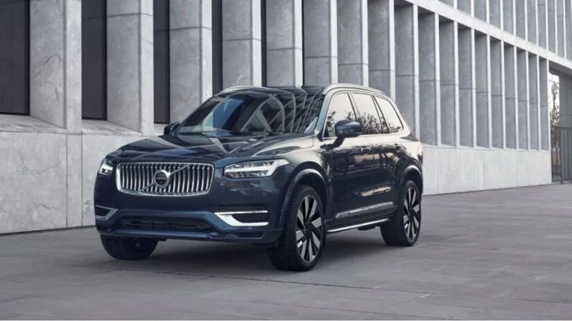 Diferente do XC60, o XC90 conta com um sistema multim&iacute;dia de software desenvolvido pela Google em parceria com a Volvo, al&eacute;m de possuir um sistema independente do smartphone e Apple CarPlay com fios (Divulga&ccedil;&atilde;o)