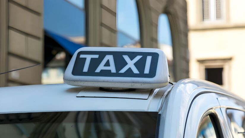 Com as novas leis de pontos livres, entender o funcionamento do taxímetro e as normas da categoria tornou-se essencial para motoristas e usuários em todo o país (Valentin Ivantsov/Pexels)