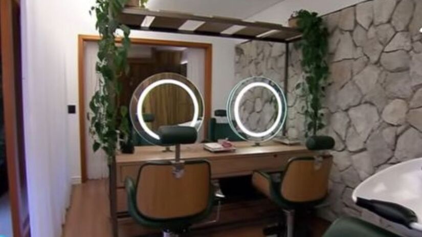 Imóvel tem mais de 2.400m² e foi construído em meio a área cercada pelo verde /Reprodução