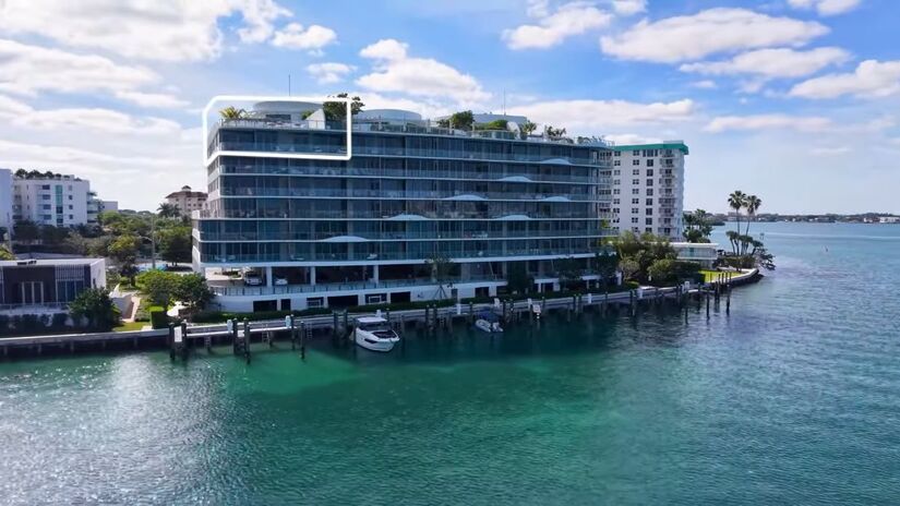 Próximo ao prédio onde Ronaldo vive, outros jogadores como Lionel Messi e David Beckham (DG Marketing/YouTube/Reprodução)