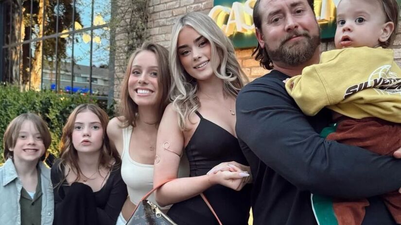 Diferença de 19 anos entre mãe e filha. A semelhança é tanta que ninguém acredita que são de gerações diferentes/Redes Sociais 